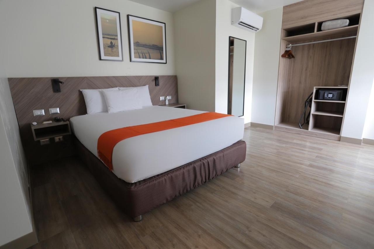 Casa Andina Standard Trujillo Plaza Otel Dış mekan fotoğraf